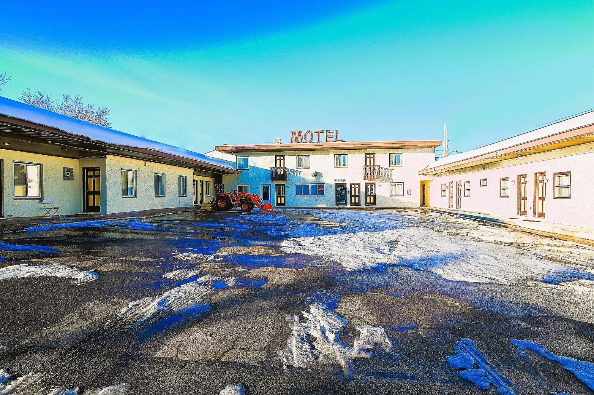 Love Hotels Silver Street By Oyo At Hurley Wi Exterior foto