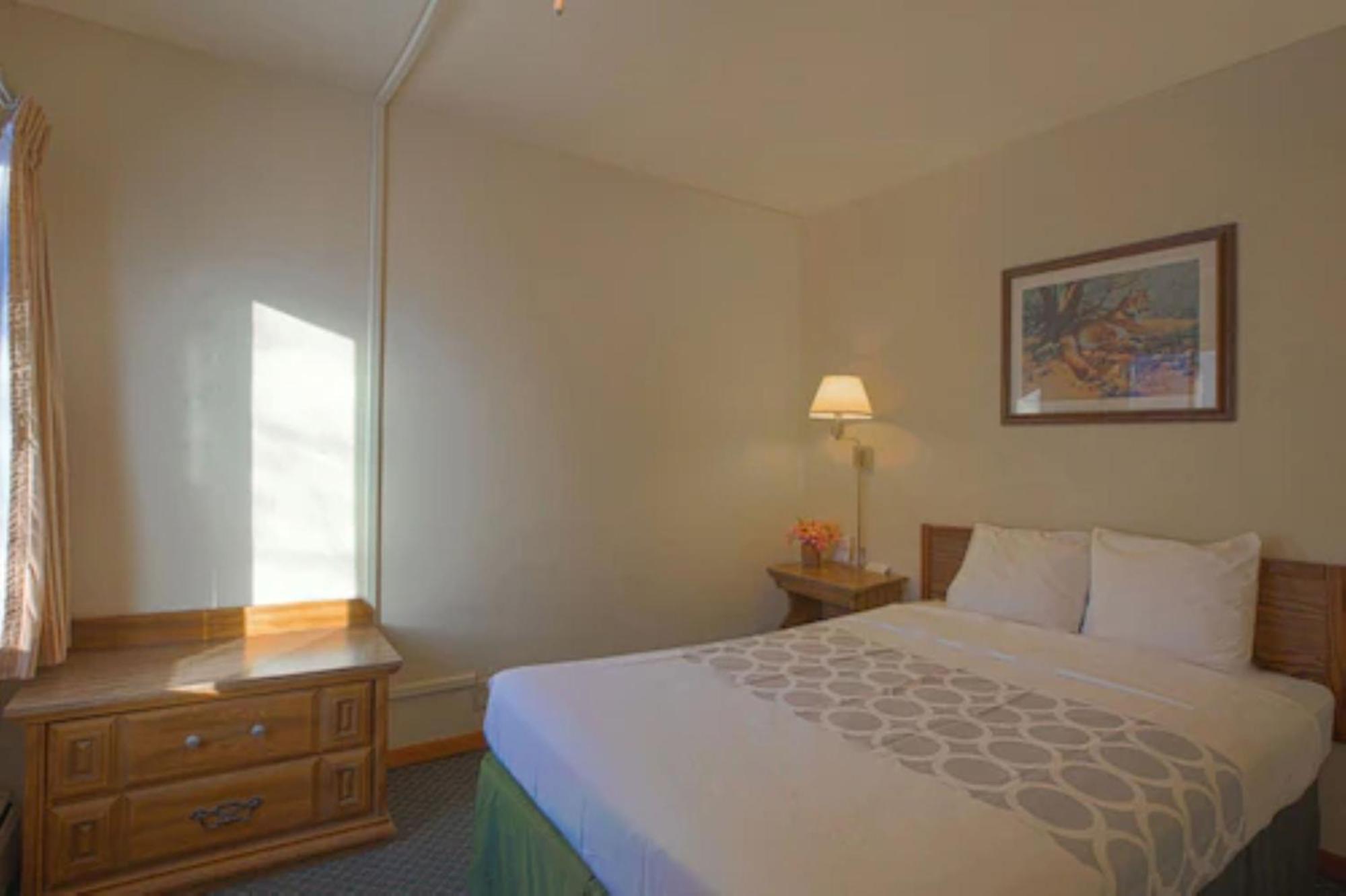 Love Hotels Silver Street By Oyo At Hurley Wi Exterior foto